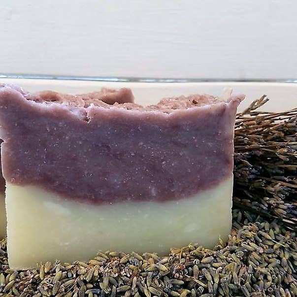Savon artisanal entièrement naturel à la lavande pour la vente par Natures Bath & Body