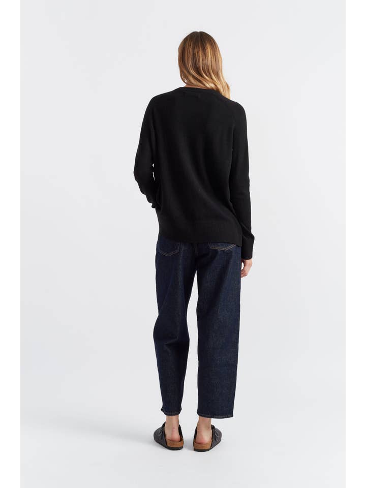 Chinti & Parker – wholesale Knitted jumper – Women′s – Black Cloud Cashmere Slouchy Sweater
