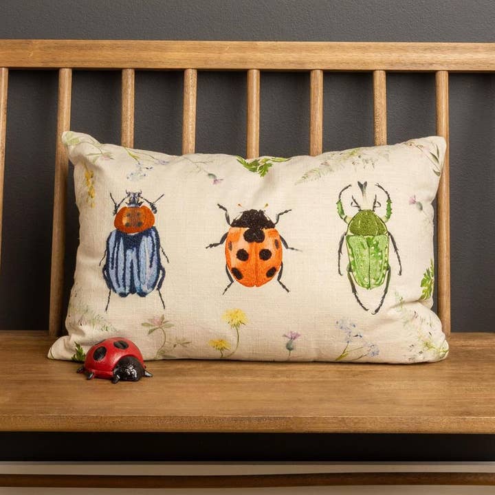 Geborduurde Kevers Bug Lendenkussen (Pk/02) voor wholesale door Audrey's Home & Gift