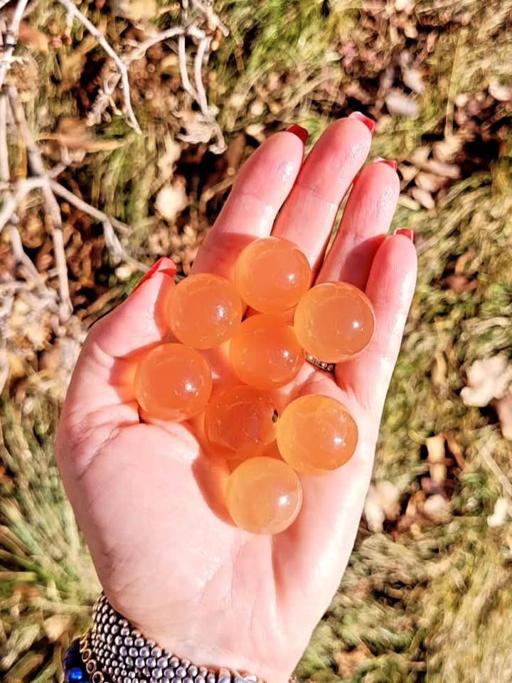 Sphères de calcite au miel pour la vente par ZARDENIA
