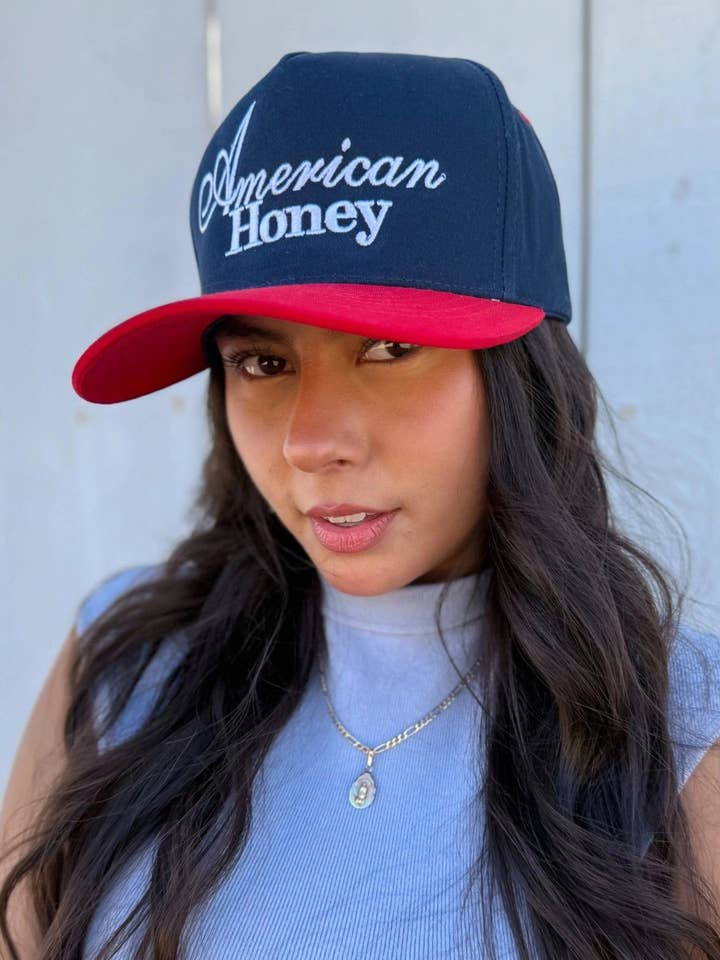 Casquette de camionneur brodée en relief "American Honey" TCM0019 pour la vente par MiMi Wholesale