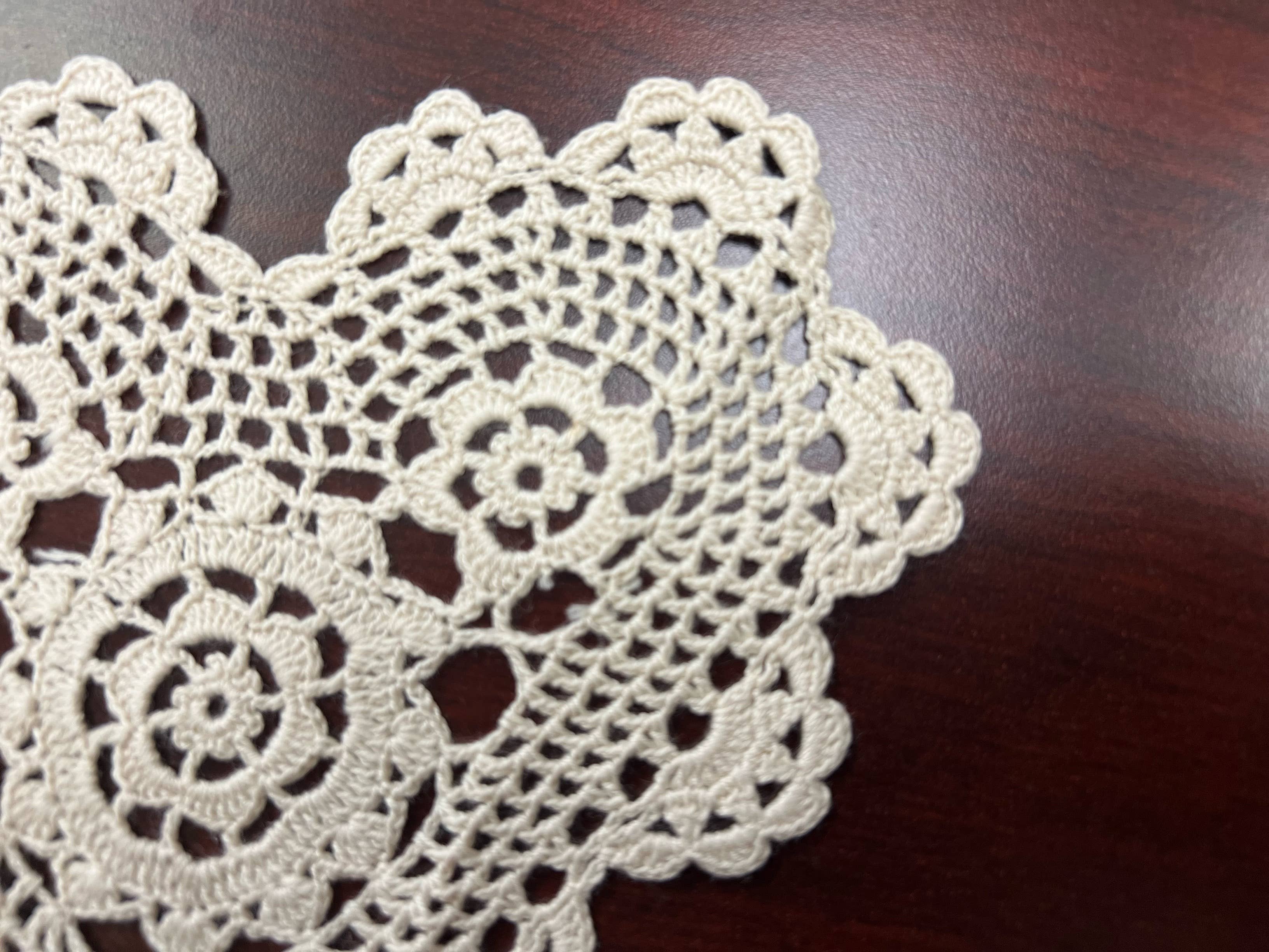 Ecru Annie's Treasures håndhæklede hjerteformede dugservietter for engroshandel på Faire2