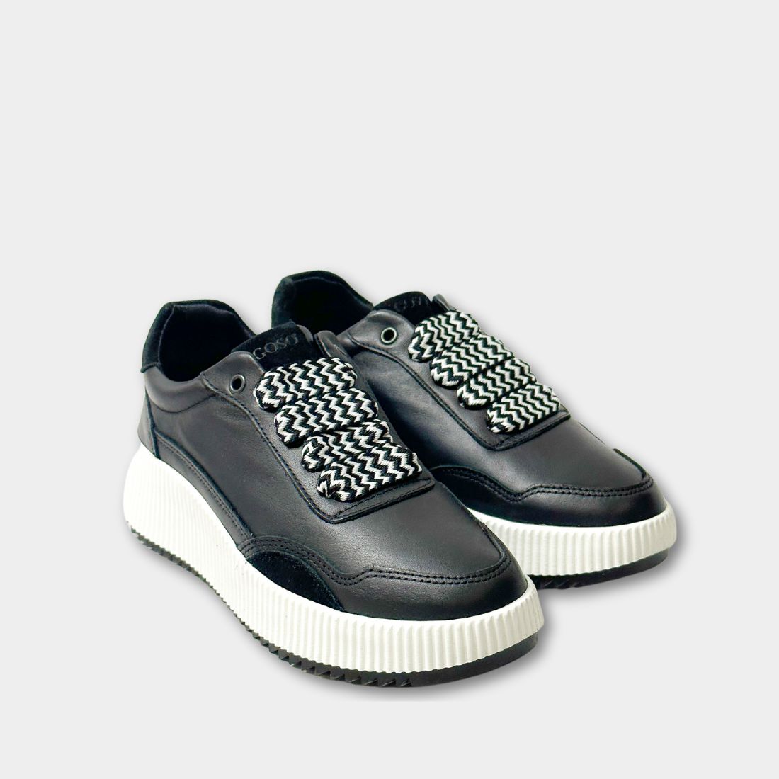 Svart KIRA BLACK - mångsidig sko i äkta läder från What a Shoes för wholesale på Faire1