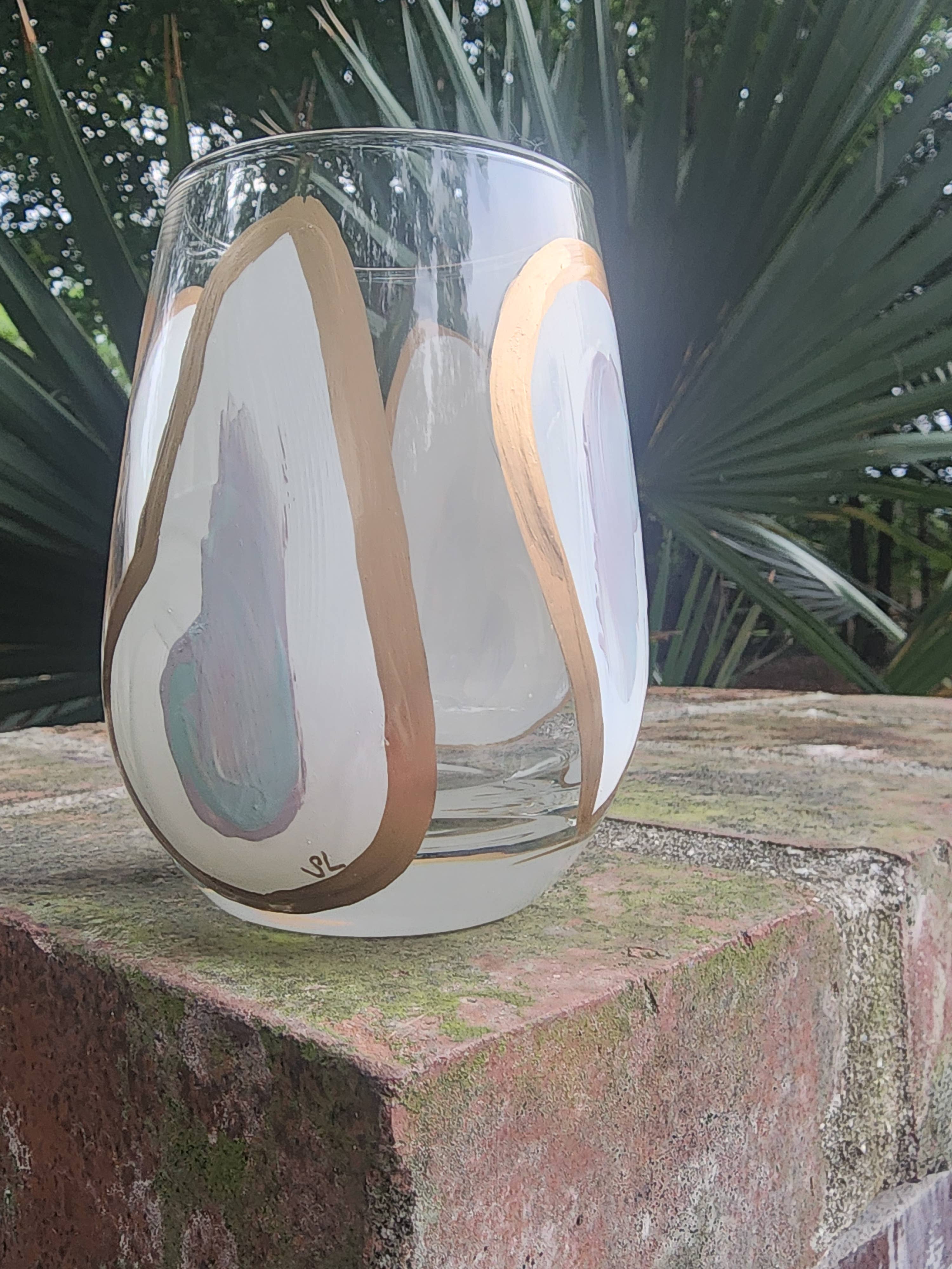 Sugarcane Home – wholesale Wine glass – Stemless Oyster Confetti Glasses3