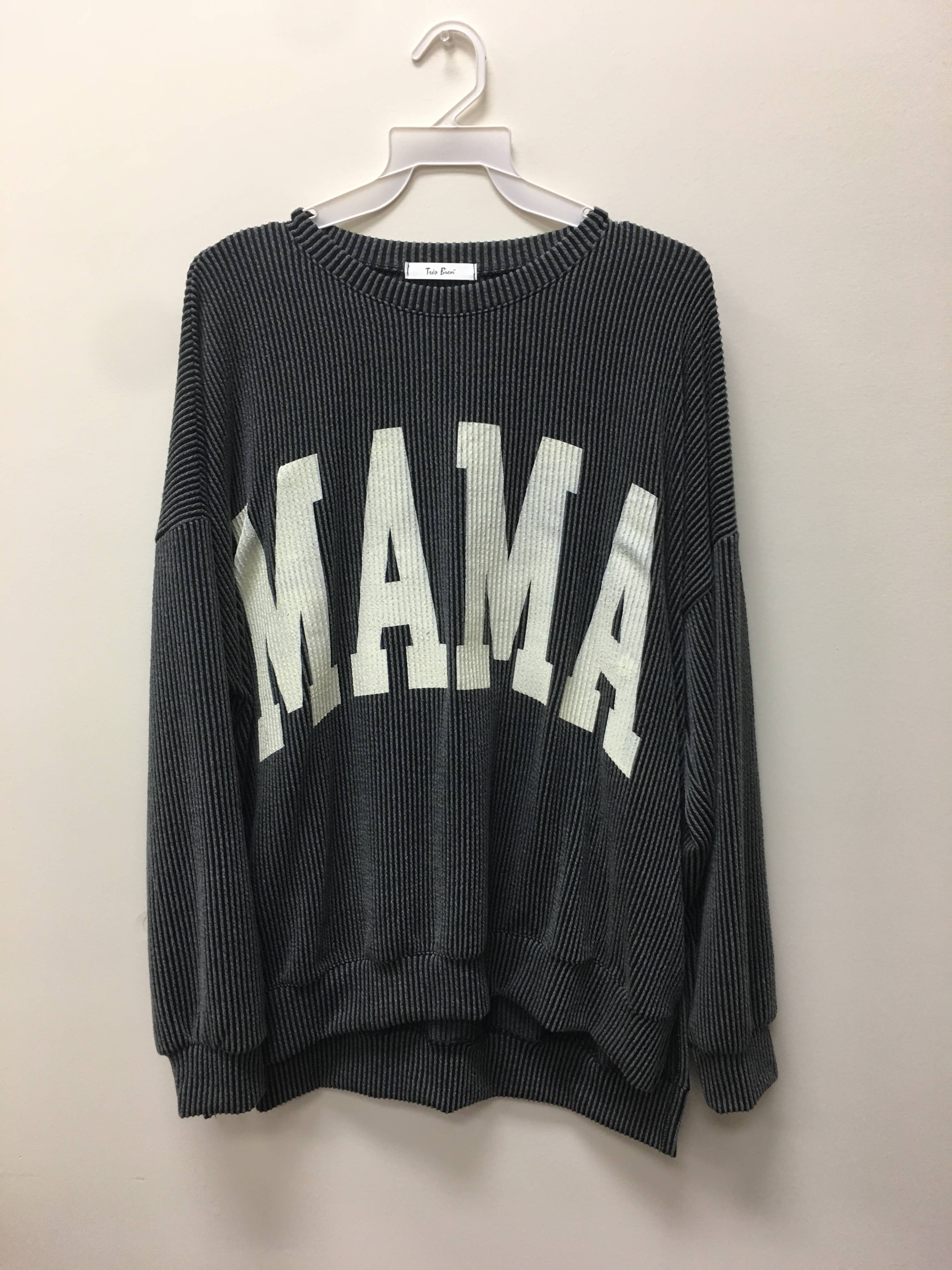 Tres Bien, Inc – Engroshandel Strikket top - Dame – „MAMA“ RIBBET L/S GRAFISK TOP0