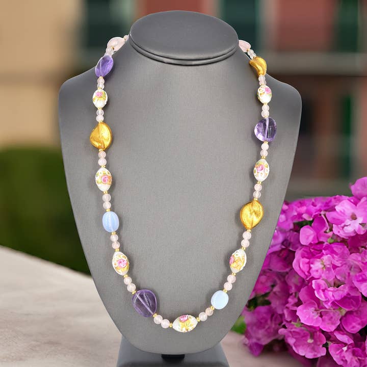 Colar de contas venezianas multicoloridas com quartzo rosa, calcedona azul e apatita por atacado de Viktoria Simonë