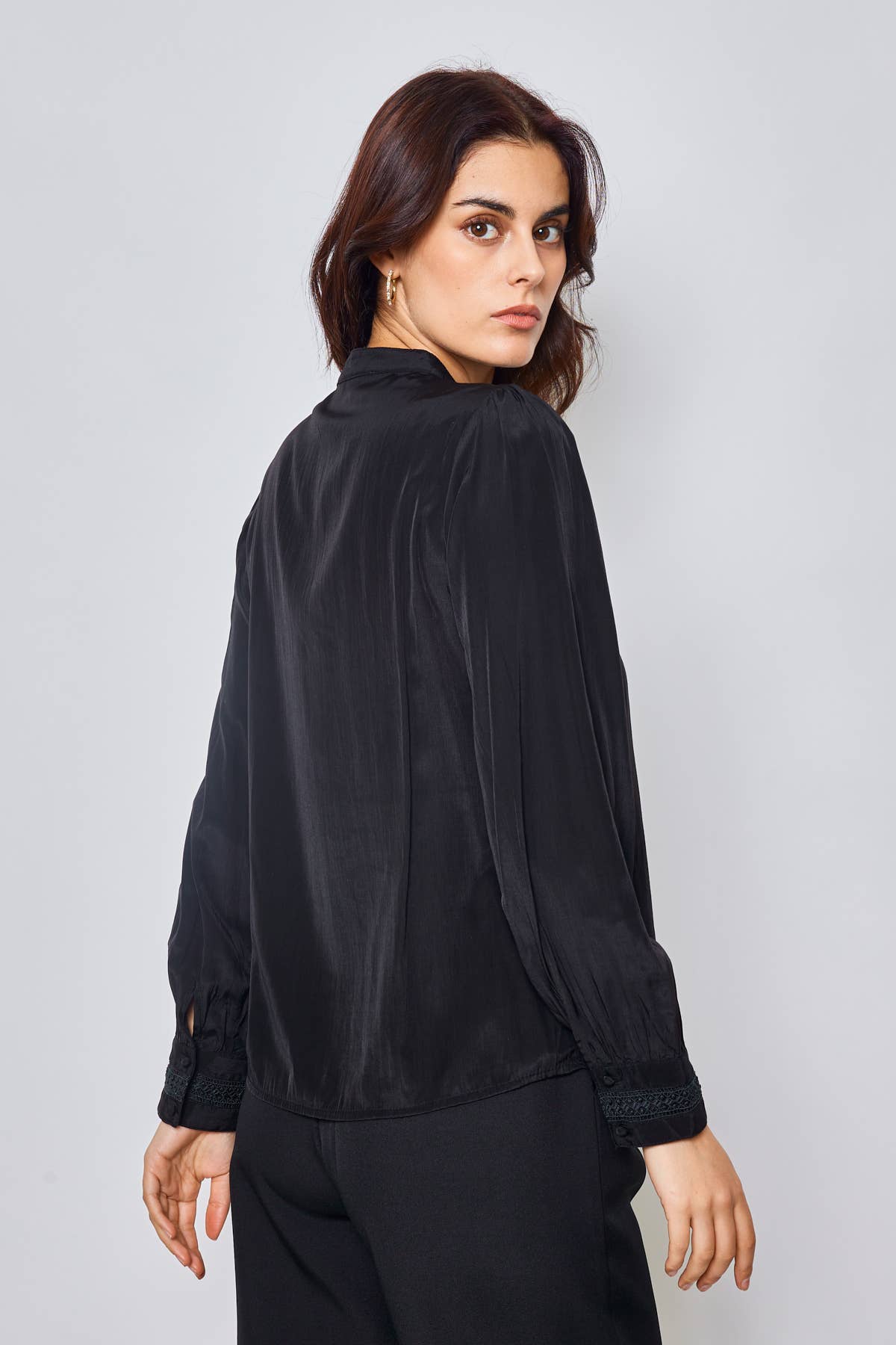 LOVIE & CO - Vente Chemise à col boutonné – femme - Blouse SINUATA manches longues avec découpes en dentelle9