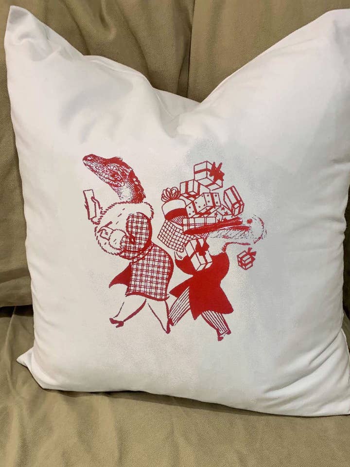 Coussin de shopping en alligator et pélican avec insert en plumes pour la vente par Monique Perry Art