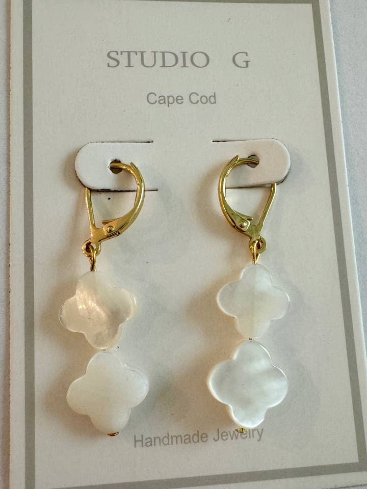 #1168 -Pendiente de trébol de doble concha para venta al por mayor de Studio G
