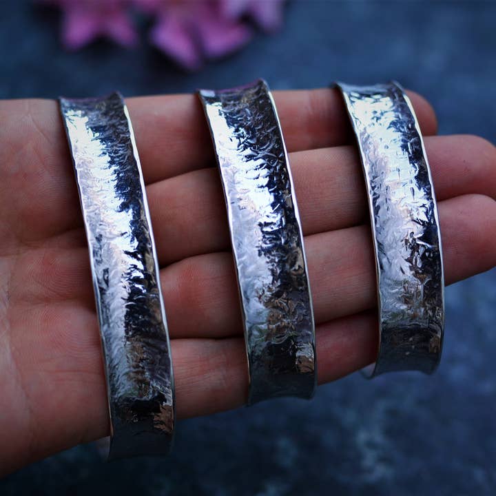 Pulseira martelada em prata maciça por atacado de RoxyLab