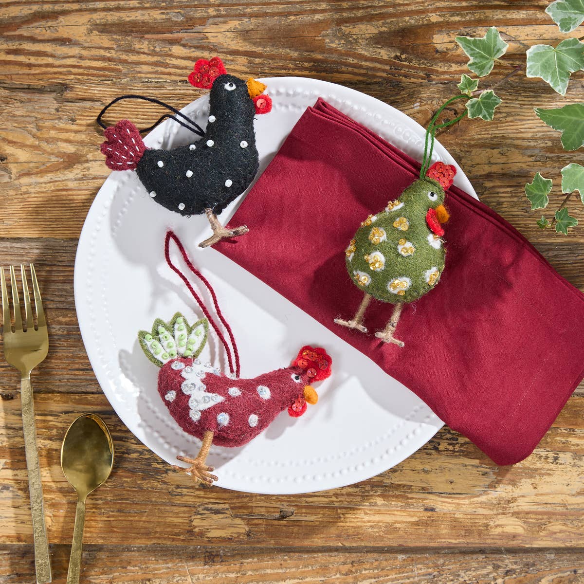 Split P – Engroshandel Julepyntsæt – Kyllingefiltpynt - Sæt med 31