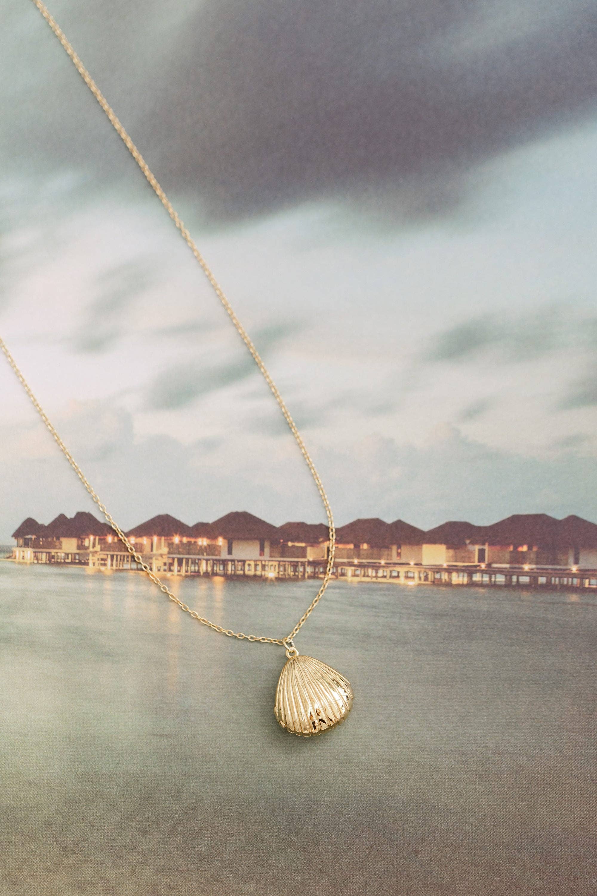 Coast and Cove – Engroshandel Halskæde med vedhæng – Muslingskalmedaljon5