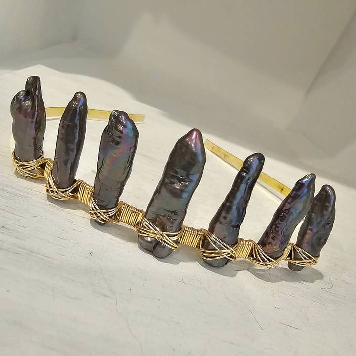 Diadème/couronne en pierres précieuses - Perle d'eau douce violette baroque pour la vente par Divine Dragon Designs