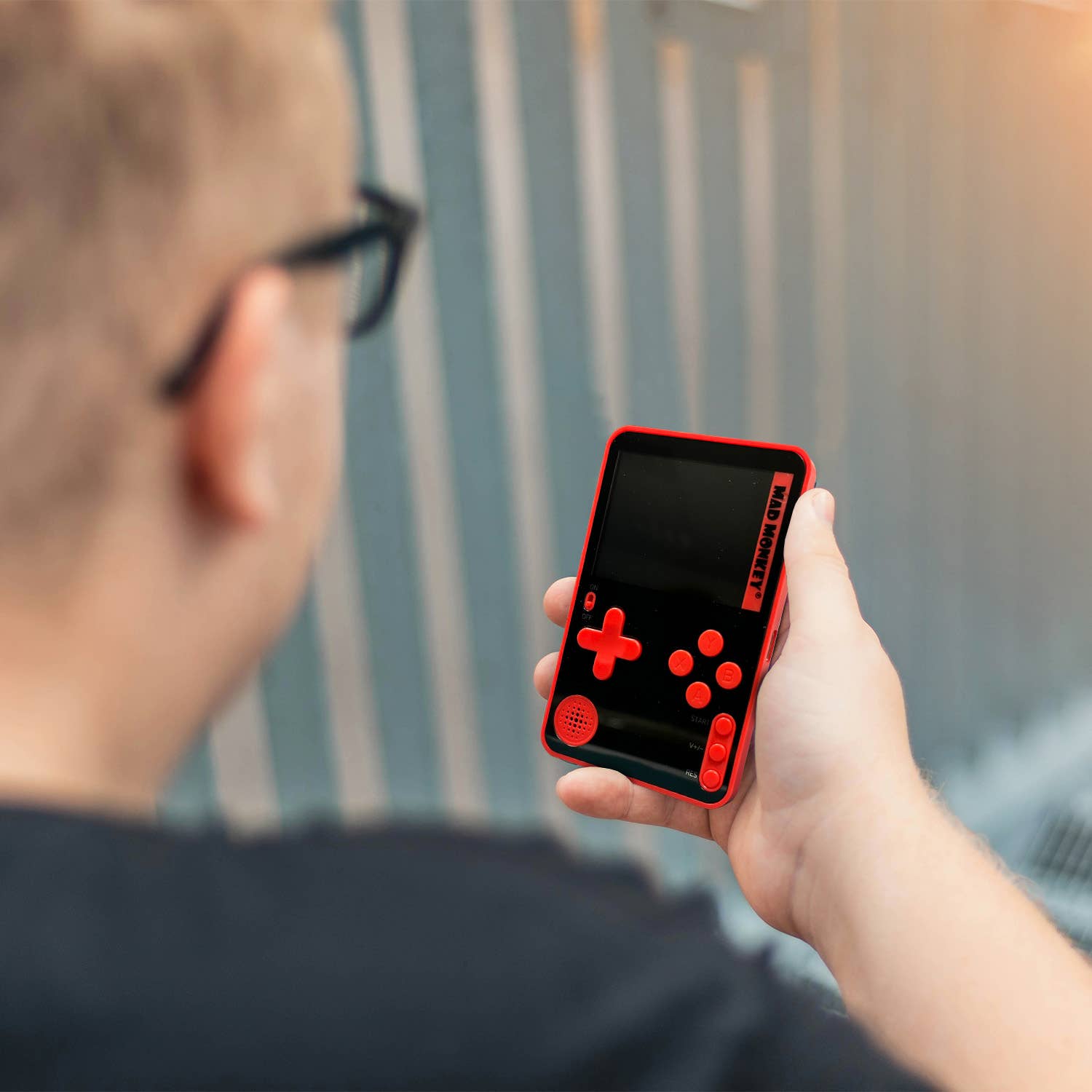 Mad Monkey GmbH - Wholesale Electronic Toy - Kids & Baby - Mad Monkey - Retro Slim Console - incl. 300x 8-Bit Games1