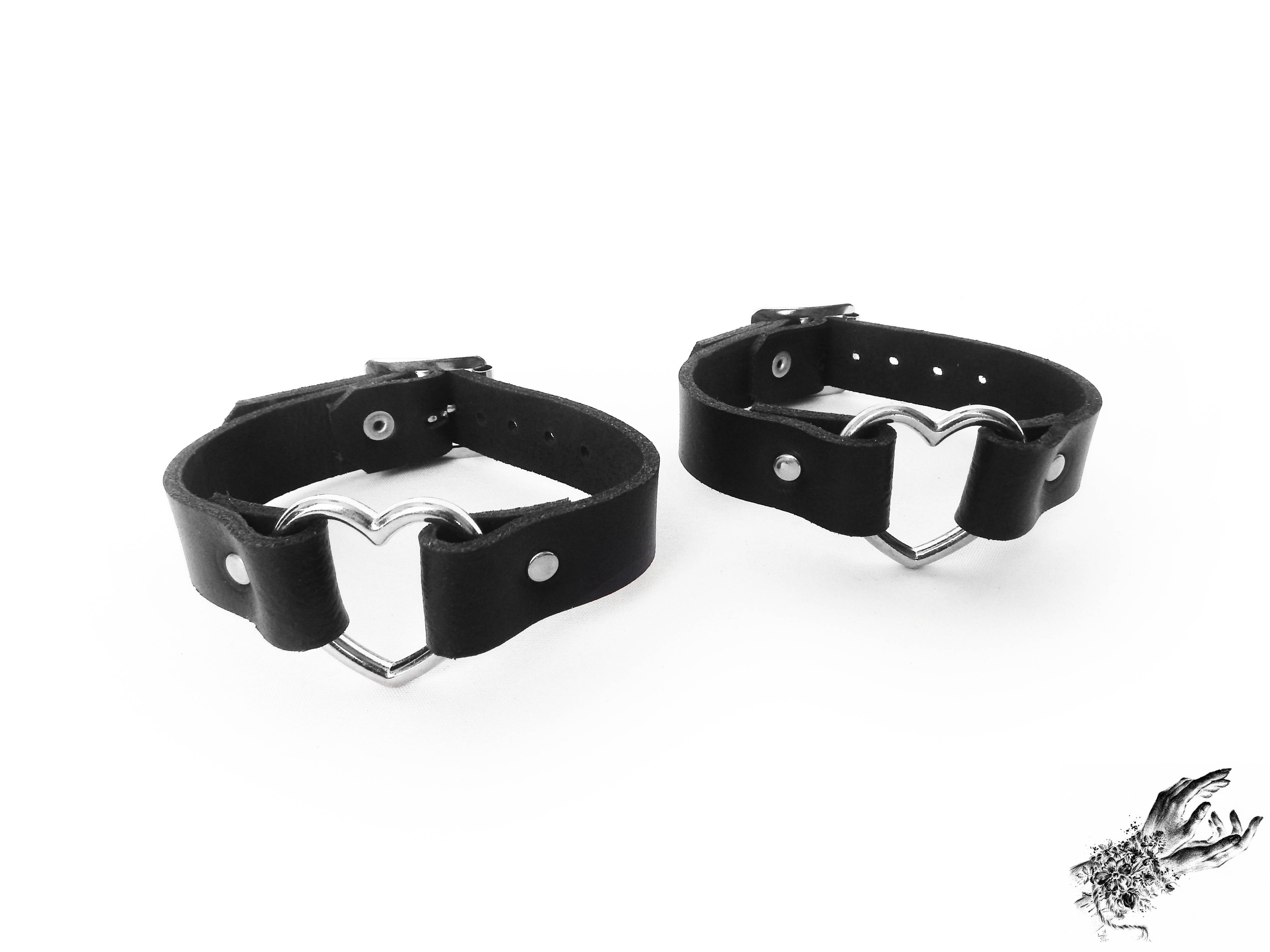 8th Sin - Vendita all'ingrosso Cavigliere - Polsini alla caviglia con anello a cuore in pelle nera