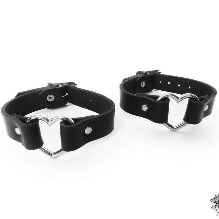 8th Sin - Venta al por mayor Pulsera tobillera - Tobilleras de cuero negro con forma de corazón