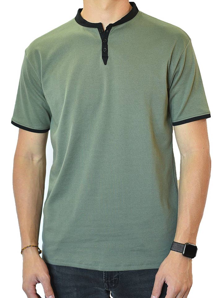 Henley à manches courtes (vert foncé et noir) pour la vente par SpearPoint Apparel