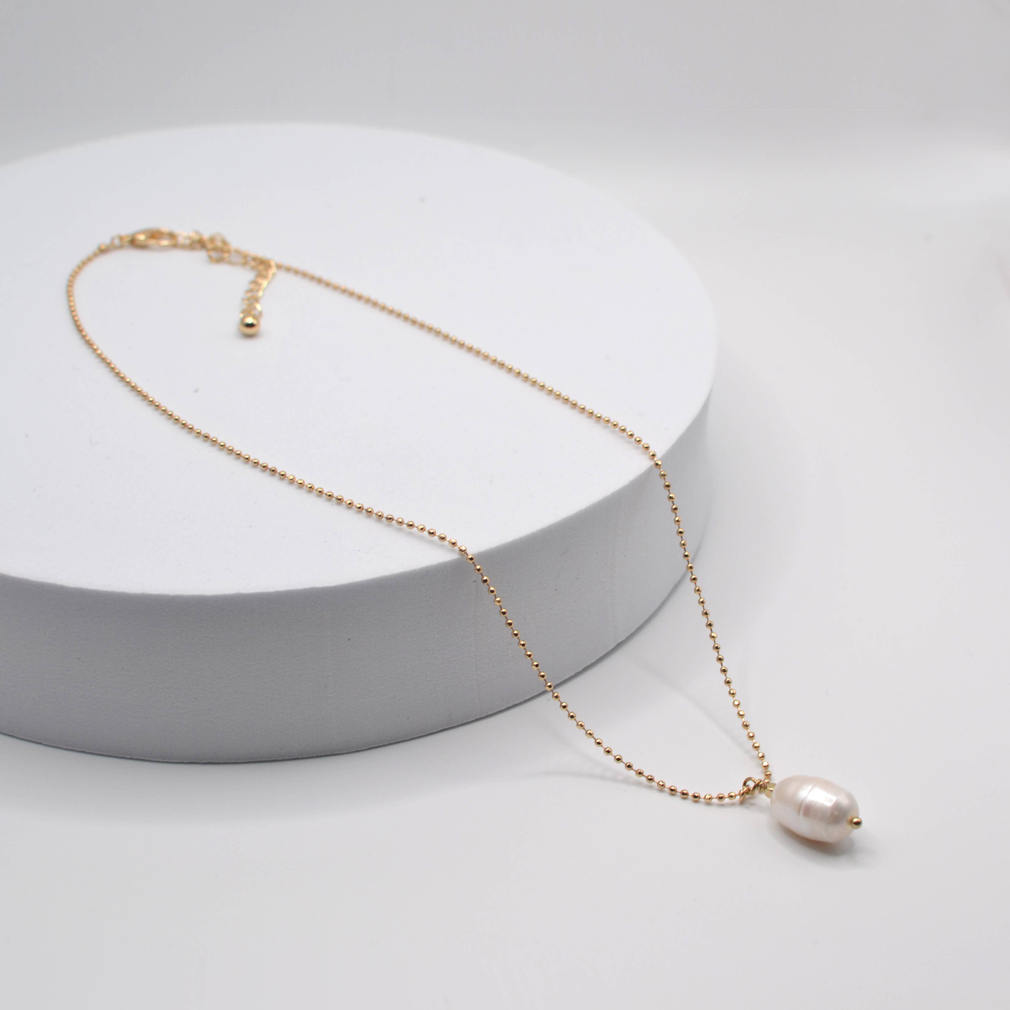 StarryNYC – Großhandel Kette mit Anhänger/Charm – Perlenanhänger in Tropfenform mit Kugelkette, zierliche Halskette6