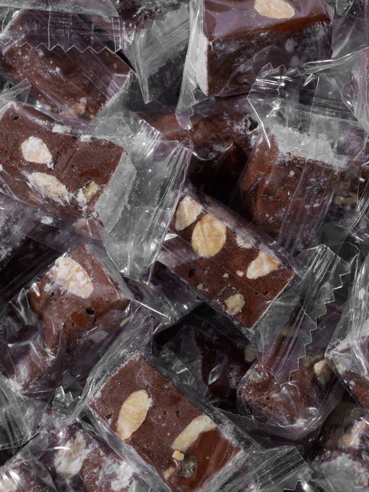 Nougat med kakao och apelsinskal, film ANONYME, påse 2,5 kg för wholesale av Nougat Diane De Poytiers