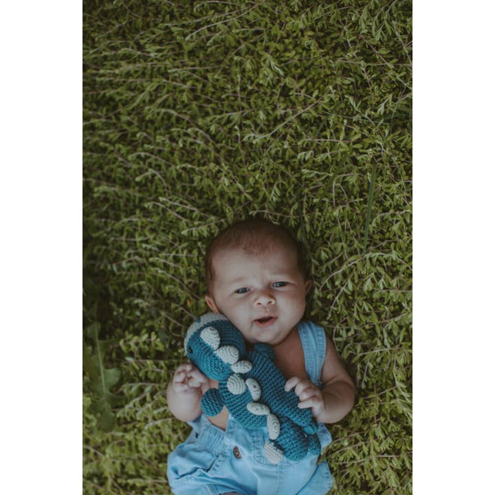 Pebblechild - Venta al por mayor Peluche - Niños y bebés - Manta de apego dinosaurio de ganchillo para bebé azul petróleo1