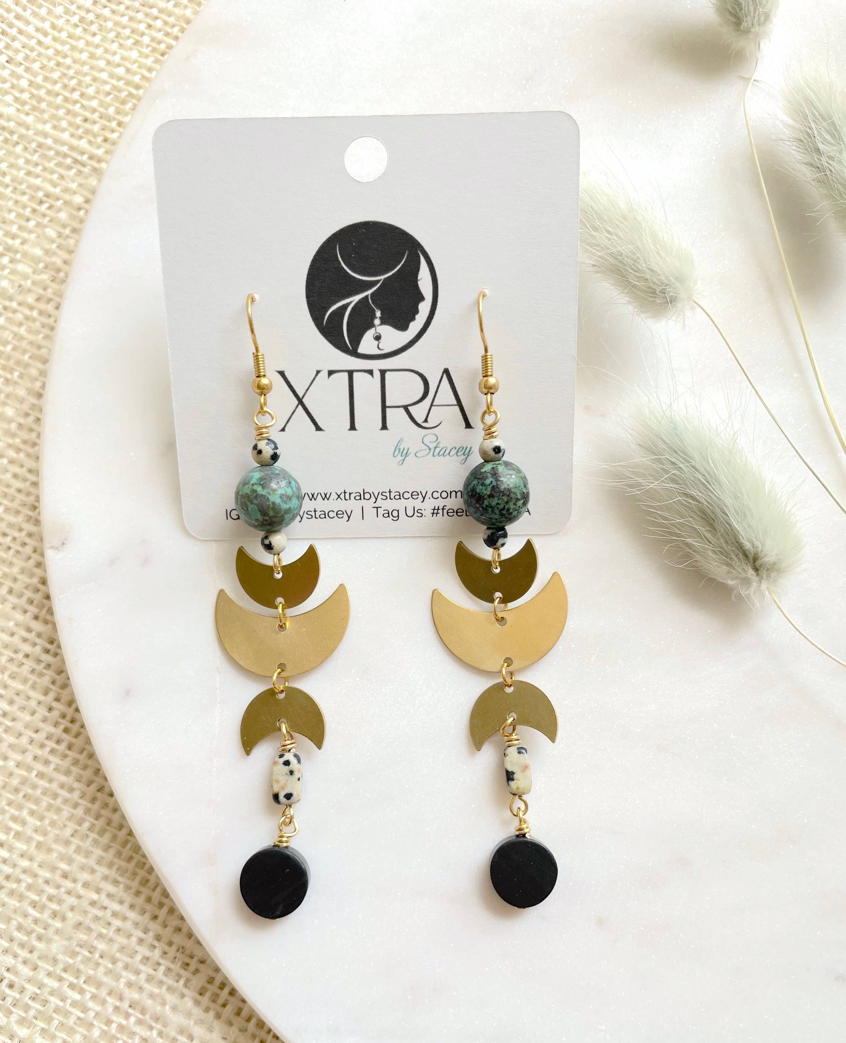 XTRA by Stacey - Vendita all'ingrosso Orecchini pendenti - The Urbana Earring - Orecchino a fasi lunari in ottone turchese4