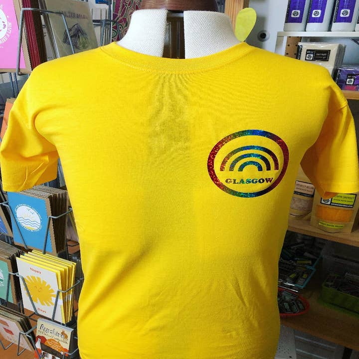 Glasgow Rainbow T-shirt - Braw Wee Emporium voor wholesale door Braw Wee