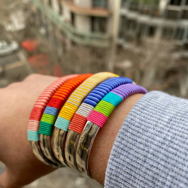 GUATAPURI adjustable bracelet with colorful threads for wholesale by Araracuara