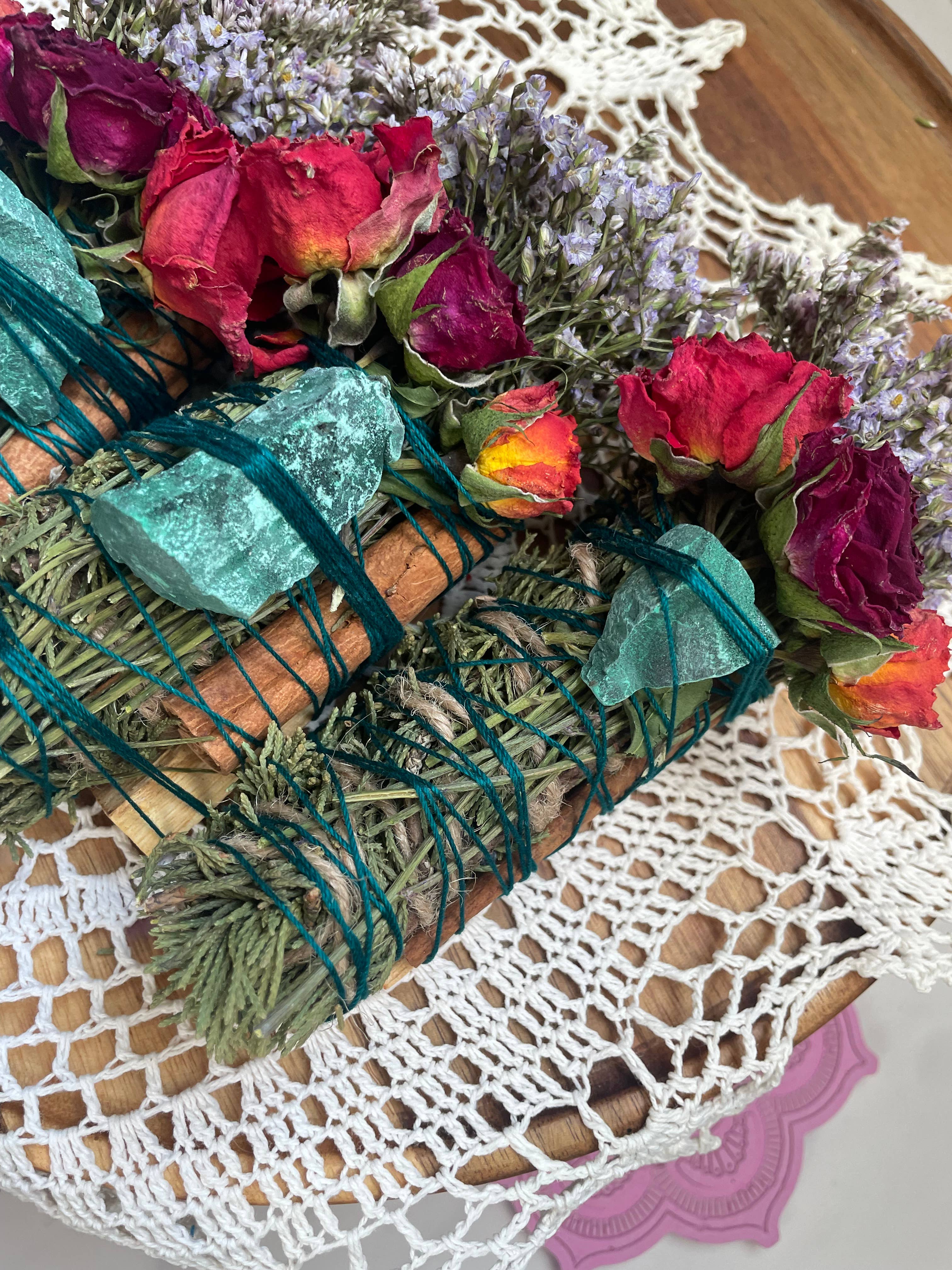 CharlieHaze - Wholesale Smudge Stick - Malachite , Palo Santo, Juniper, and Cinnamon Smudge Stick2