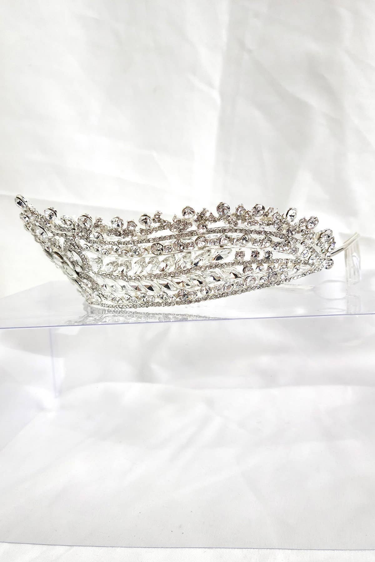 Chicas – Großhandel Tiara – Damen – Schmetterlings-Tiara mit Juwelen und Edelsteinen HT9558