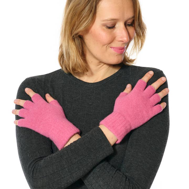 Fuchsia finger mitten for wholesale by FIL DE JOUR