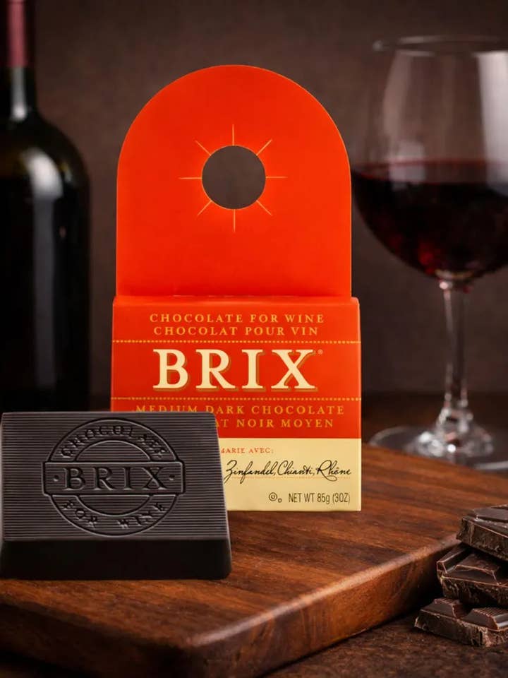 Brix Cintre Bouteille Chocolat Noir Moyen pour la vente par Brix Chocolate