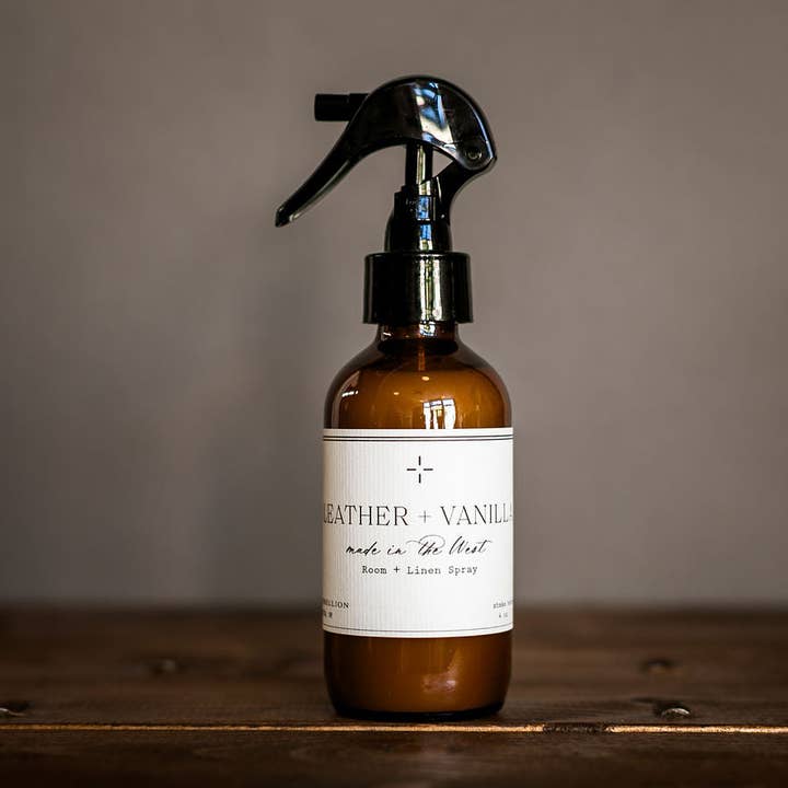 Leder+Vanilla Room + Leinenspray 4 oz. für den Großhandel von R. Rebellion