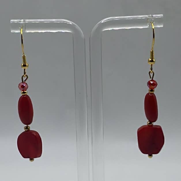 Orecchini in Corallo e Pietra Lavica - E17 per la vendita all'ingrosso da parte di The Bijoux Collective