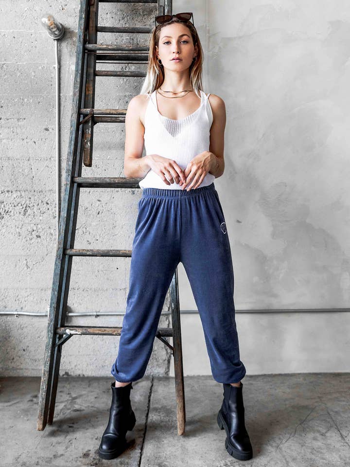 Blaue Velours-Jogger mit Logo-Stickerei für den Großhandel von Hope Horizon LLC