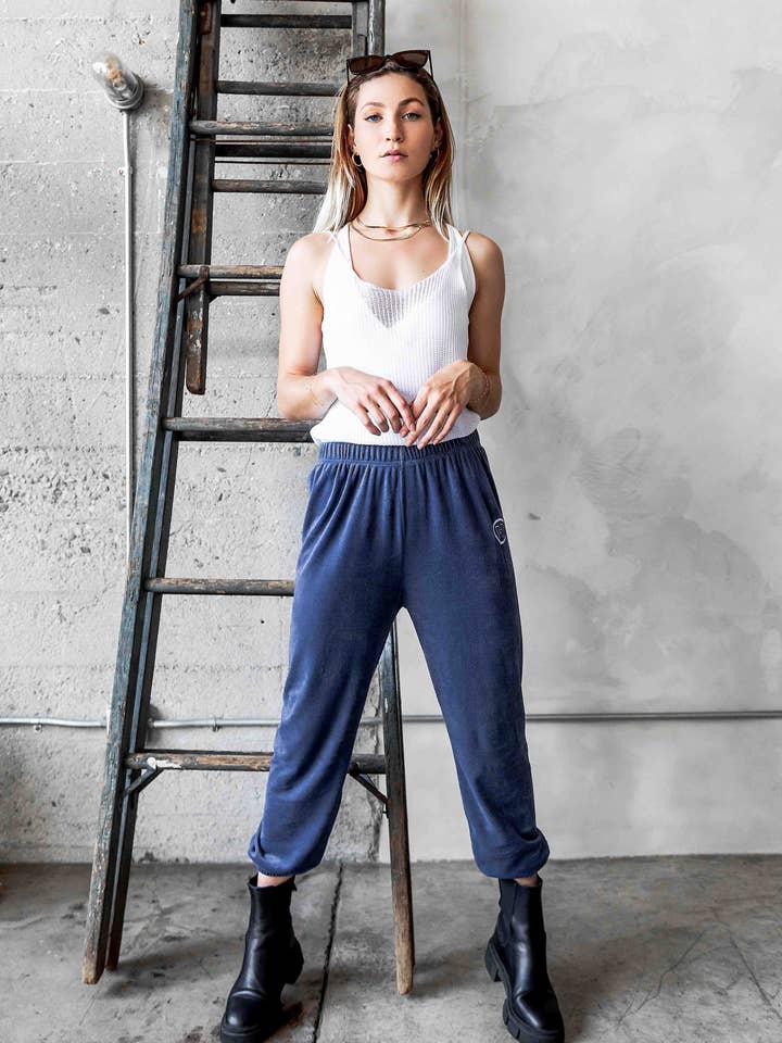 Joggers in velluto blu con ricamo logo per la vendita all'ingrosso da parte di Hope Horizon LLC