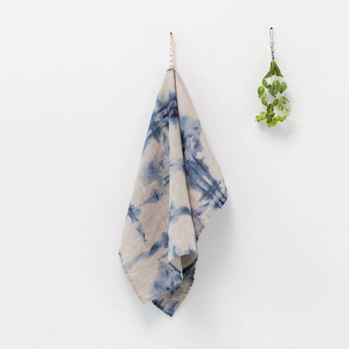 Küchentuch aus natürlichem Leinen mit Batikmuster für den Großhandel von Linen Tales (We cover U.S. import duties)