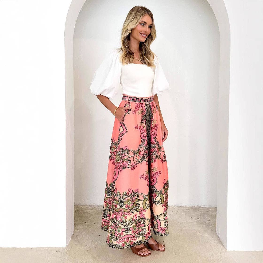 Como se muestra Falda Maxi Estampada Bohemia Primavera/Verano 2025 de venta al por mayor en Faire10