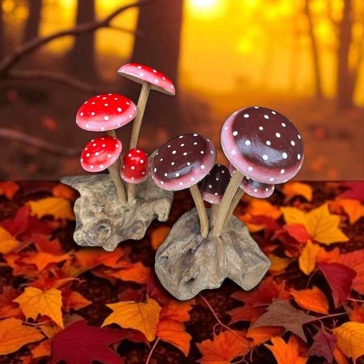 Batik Indah - Wholesale Decorative Tabletop Object - Painted carved 4 mushrooms on a wood stand - 15 cm2