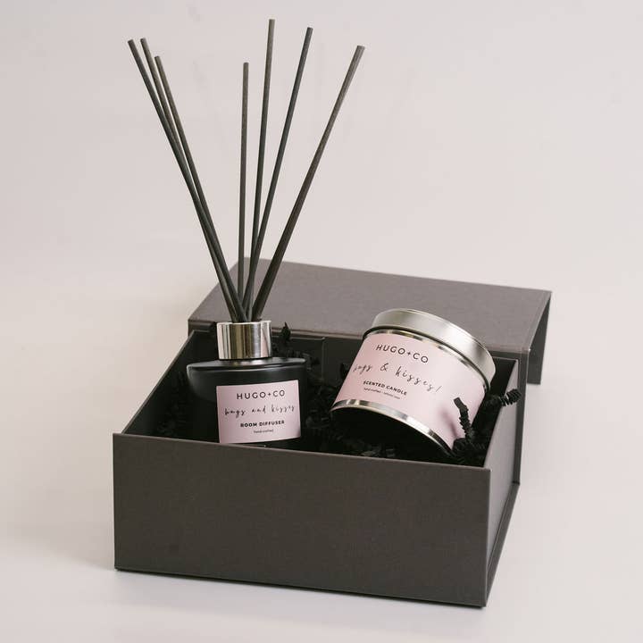 Hugs & Kisses Candle and Reed Diffuser Gift Set for wholesale by HUGO+CO