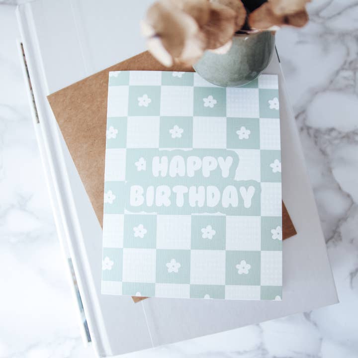 Biglietto di compleanno retrĂ² a forma di margherita in lavanda, salvia o rosa per la vendita all'ingrosso da parte di West Creek Mercantile