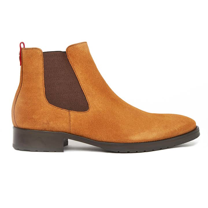 Bottes Chelsea en daim camel : Mr Dimitri pour la vente par THE BARON’S CAGE