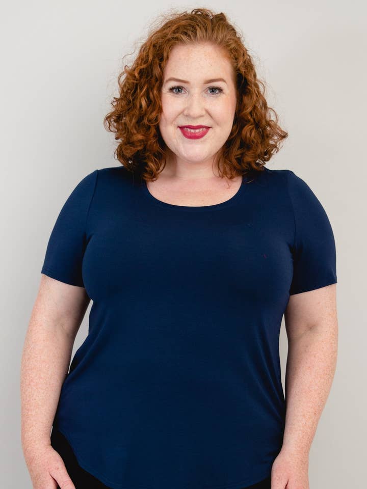 T-shirt Tessa, Indigo, Bambou pour la vente par Blue Sky Clothing Co LLC