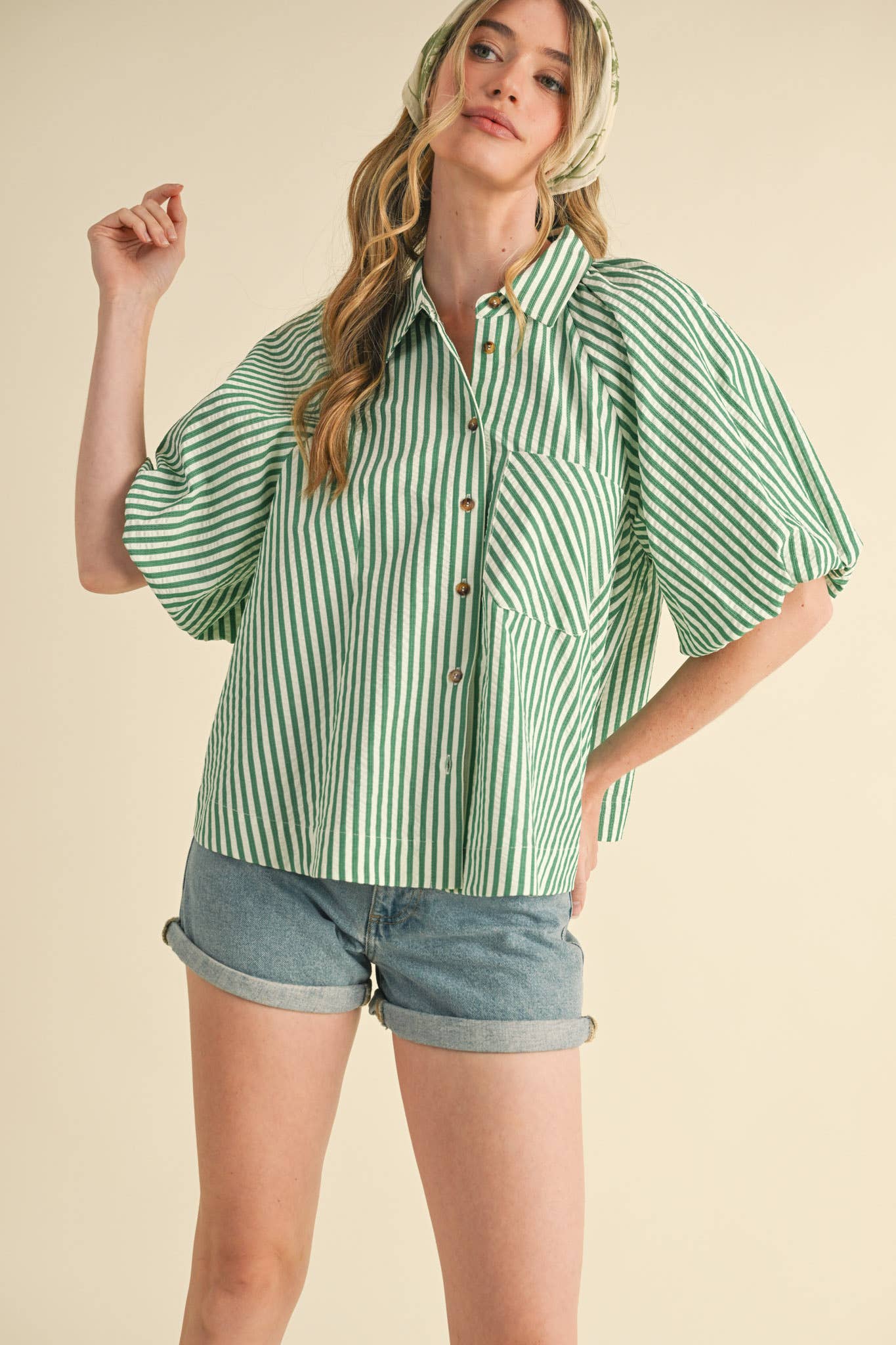 &MERCI – Engroshandel Skjorte med buttondown – til kvinder – STRIBET BOBLEÆRME KNAPNED TOP MTP332913