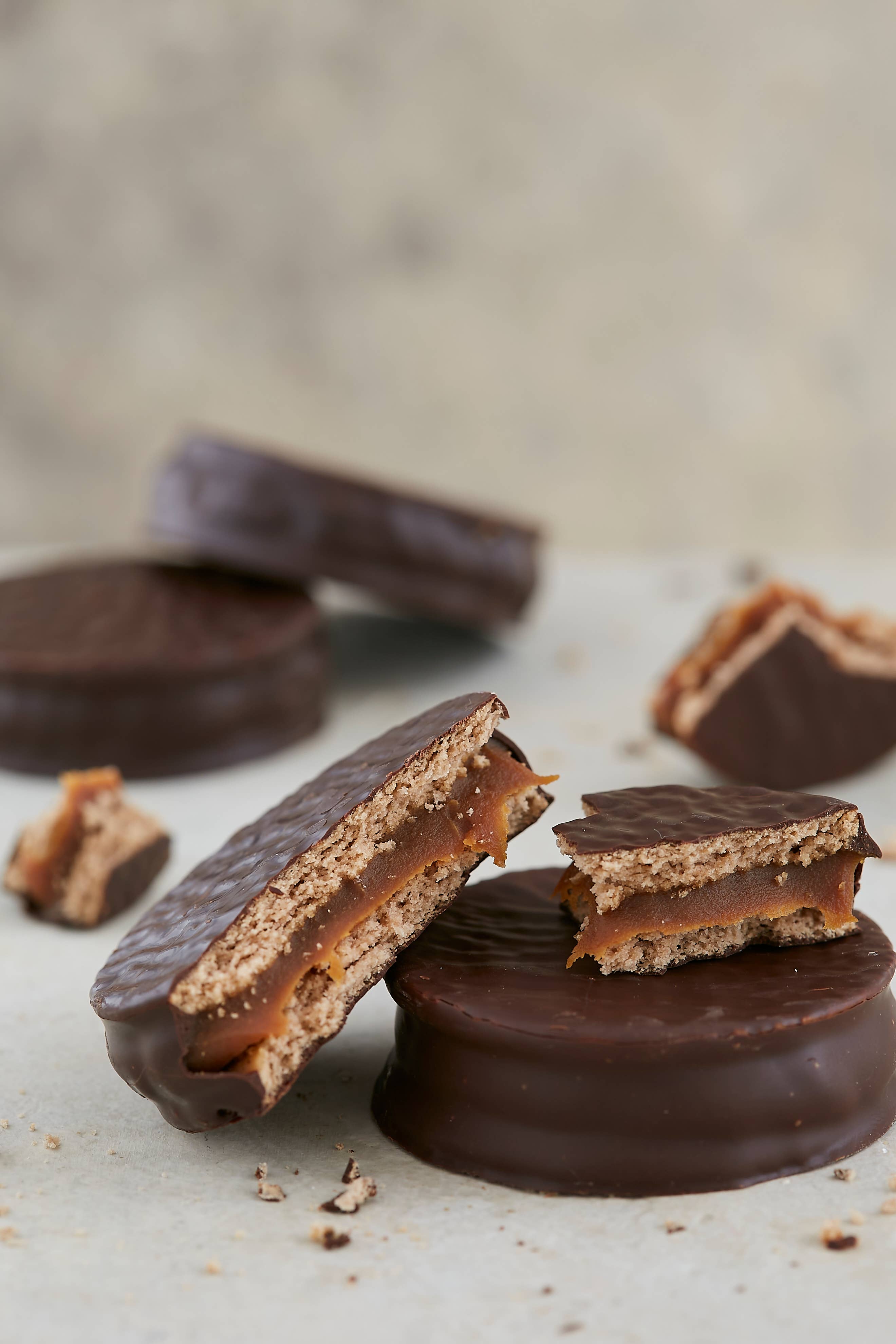 Premium Brand - Wholesale Cookie - Havanna | Chocolate Alfajores | 6 units | 330 grams1