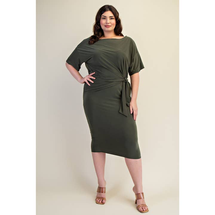 KLÄNNING I PLUSSTORLEK MED BÅTURINGNING OCH KNUT FRAMTILL för wholesale av The Curve LA