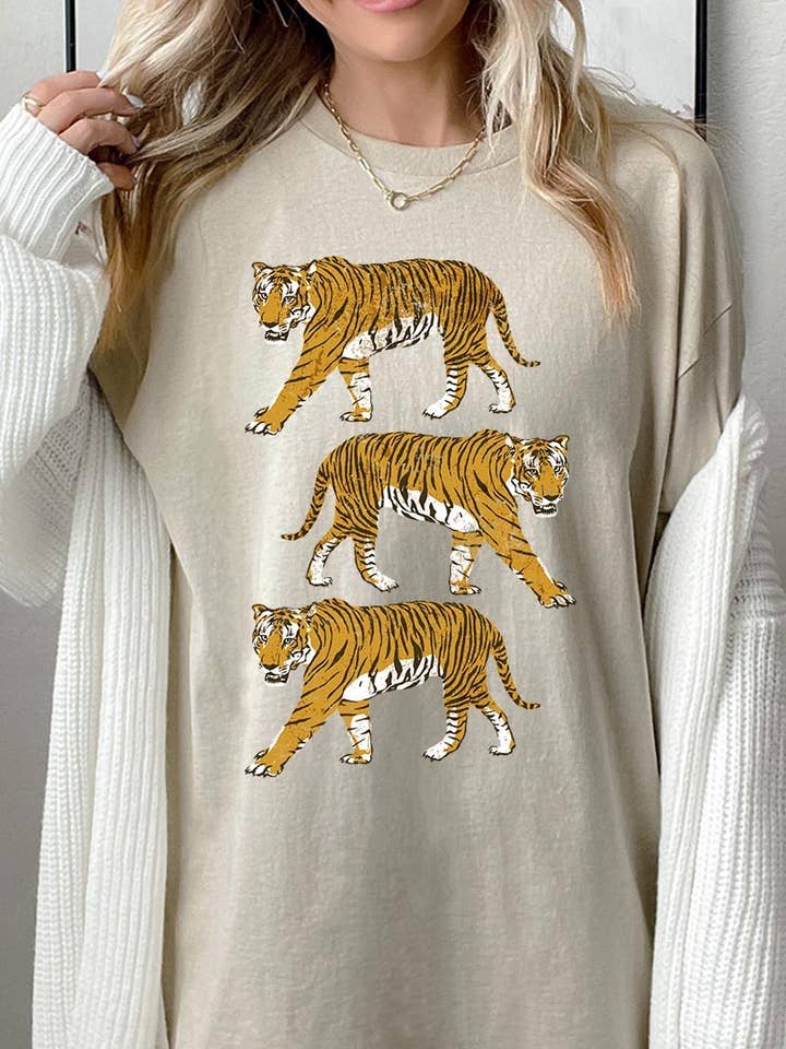 T-shirt en coton épais avec graphique rétro tigres pour la vente par Pink Irene Wholesale