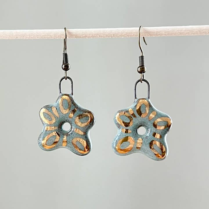 Turkos Fantasifull Blomma Keramiska Örhängen för wholesale av The Artifact House