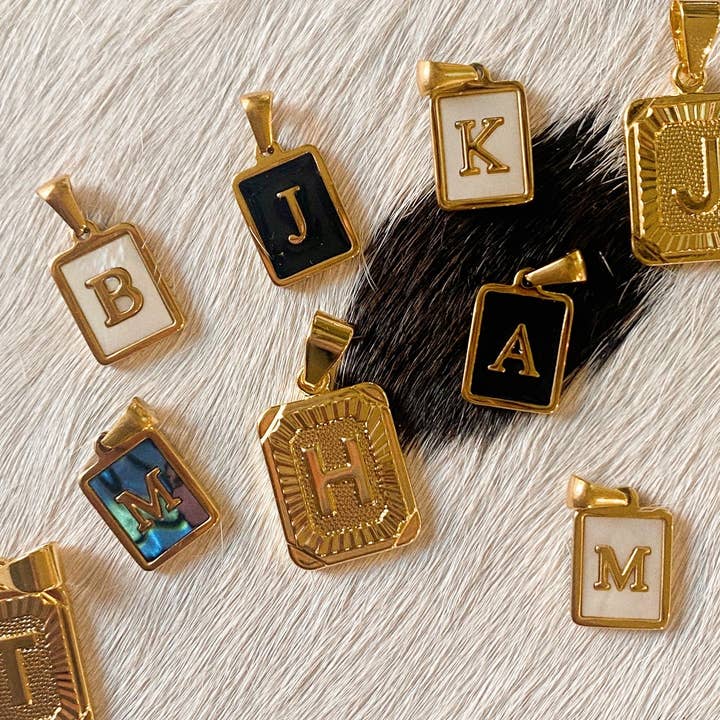 Kismet Showroom - Wholesale Pendant/Charm Necklace - Honey Initial Necklace25
