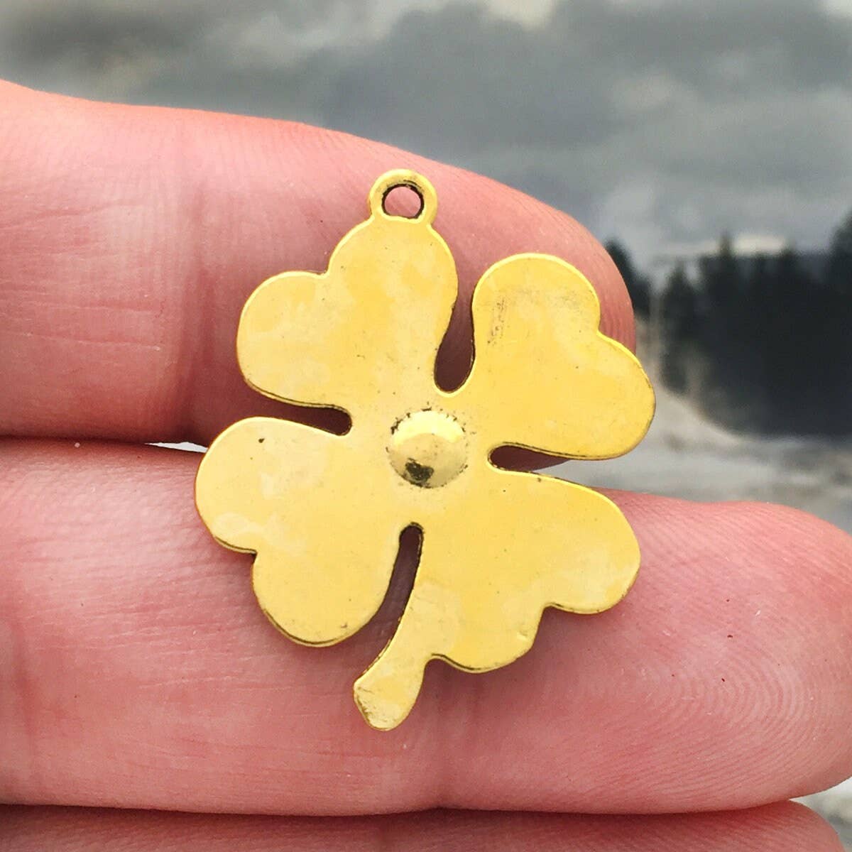 Treasure Island - Wholesale Individual Charm/Pendant - 5 Four Leaf Clover Charm Gold by TIJC SP13281
