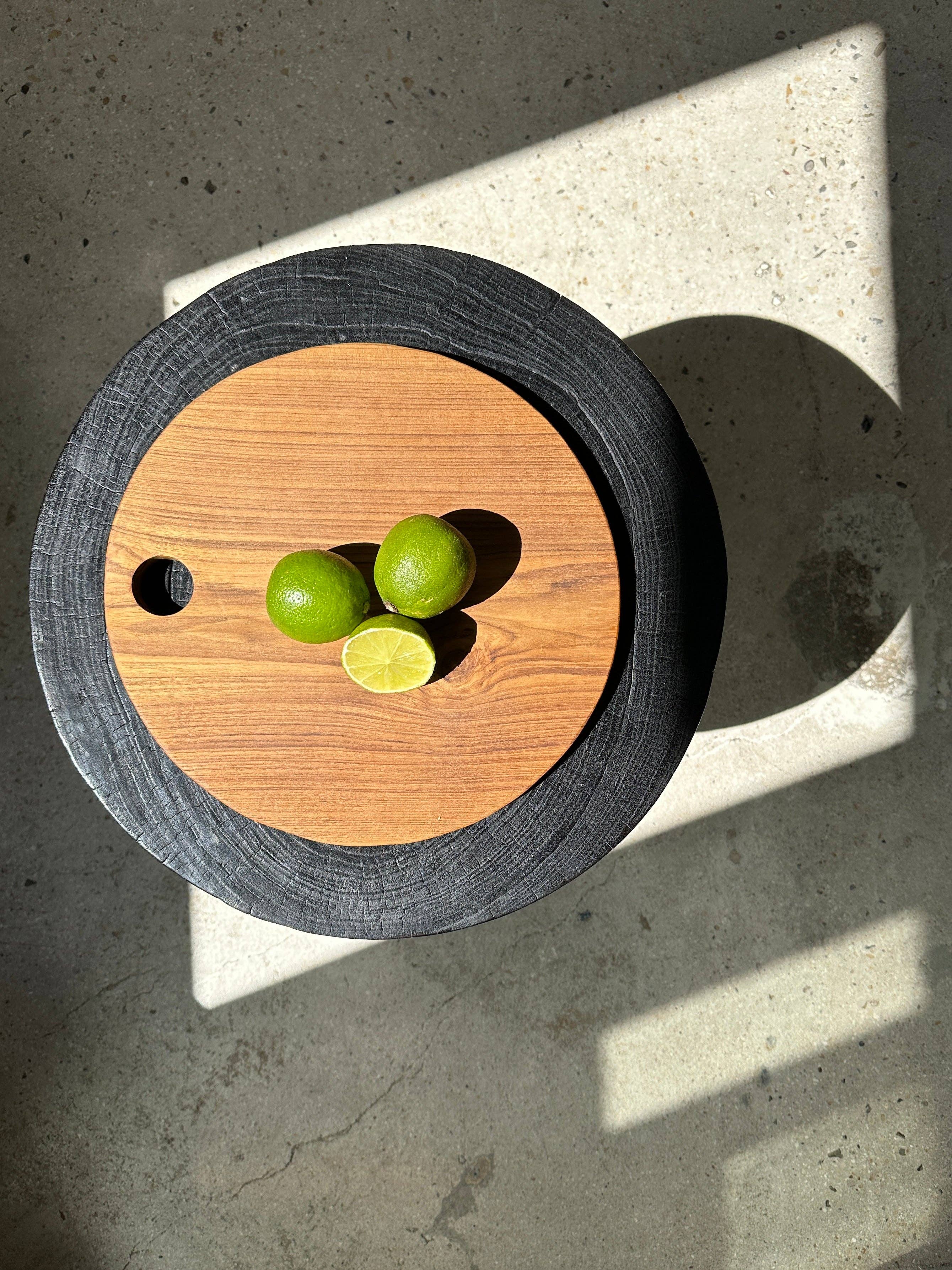 Office Objets – wholesale Skärbräda – Rund skärbräda i urholkad teak D:30104